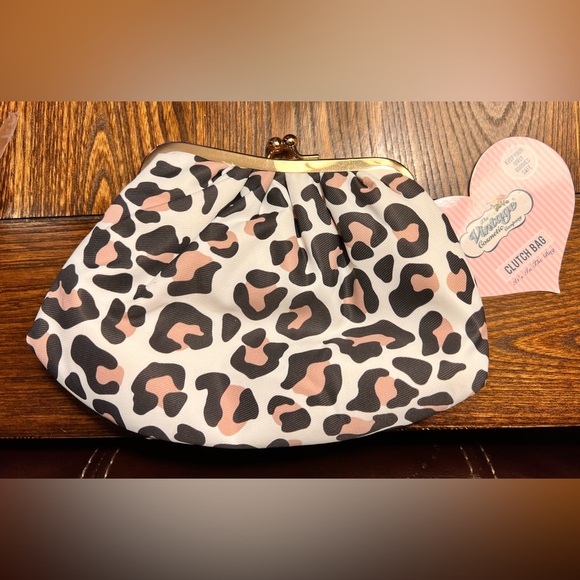 Leopard Print Cosmetic Bag with Skincare and Makeup Set - The Pink Set 💗 - Picture 6 of 7